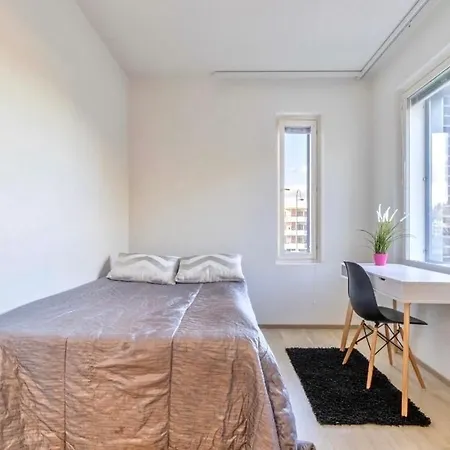 88 M2 With 3 Bedrooms Only 10 Min From The Airport And 350 M By Train To The Airport * Vantaa